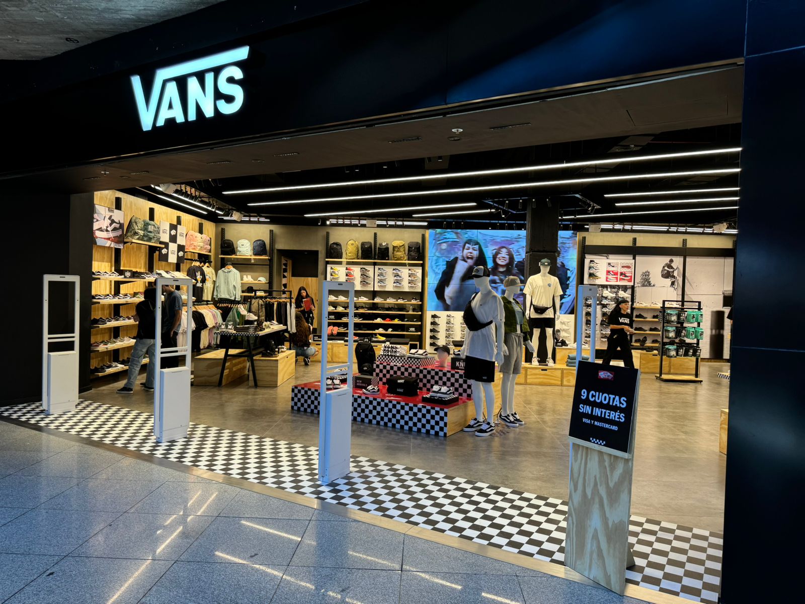 Vans Nuevocentro Córdoba