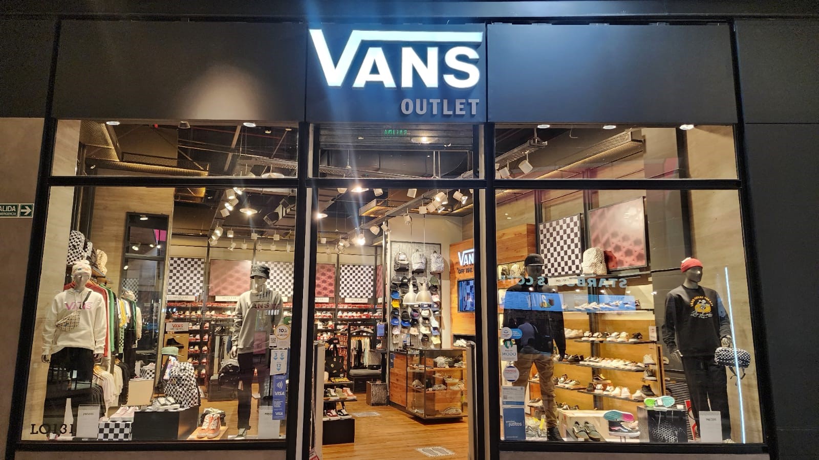 Foto de la tienda Vans en Soleil, Buenos Aires