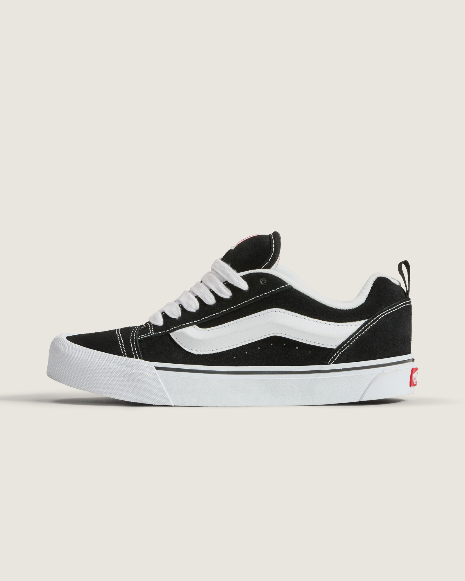 Zapatillas Vans Knu Skool (1999), estilo voluminoso de los 90s