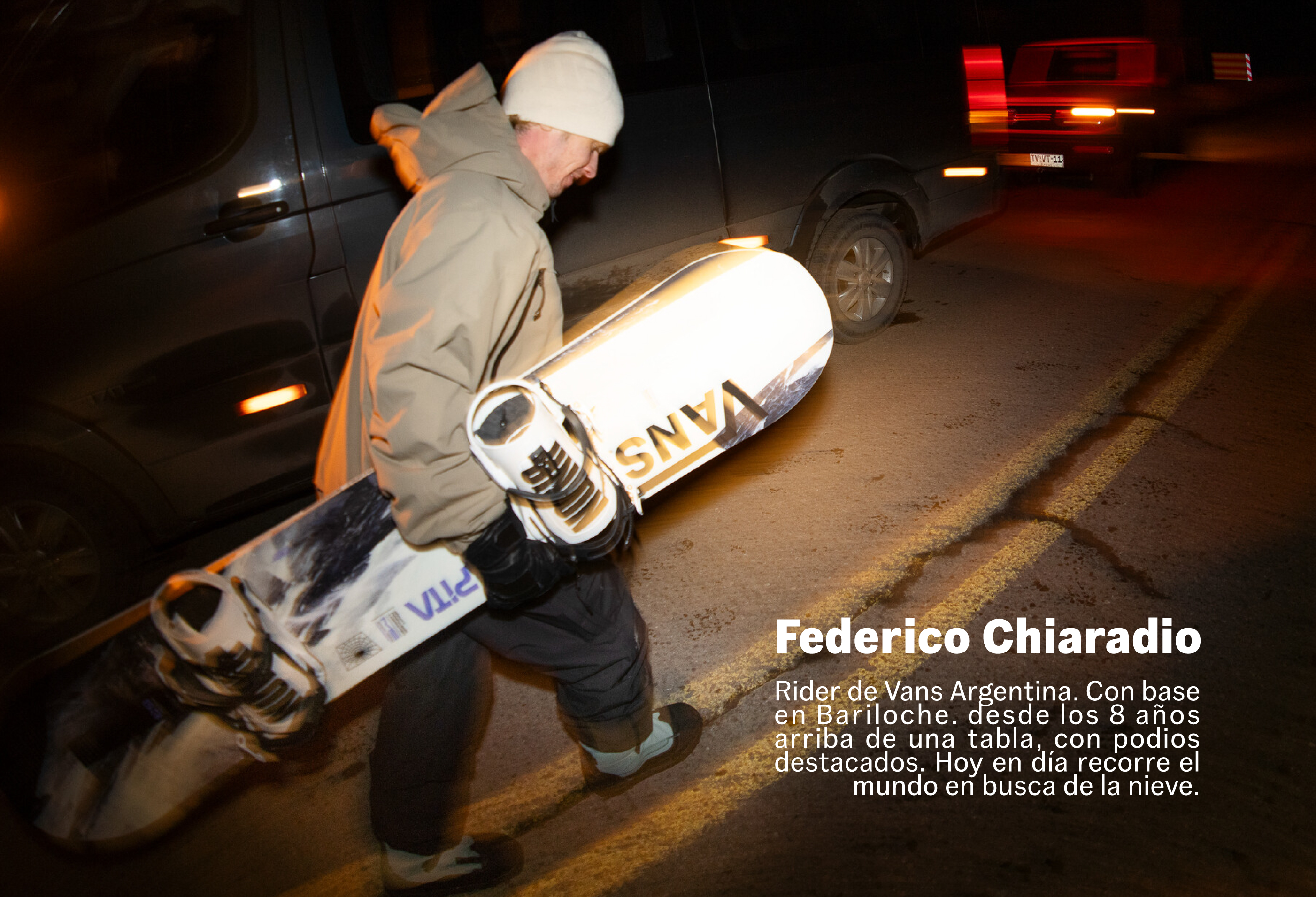 Federico Chiaradio rider de Vans Argentina con tabla de snowboard